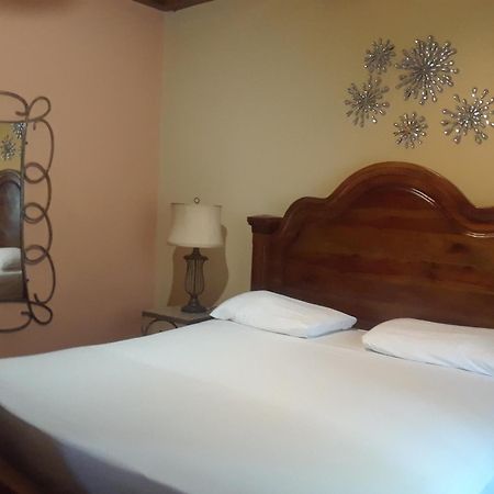 Spanish Dream Hotel Kingston Kamer foto