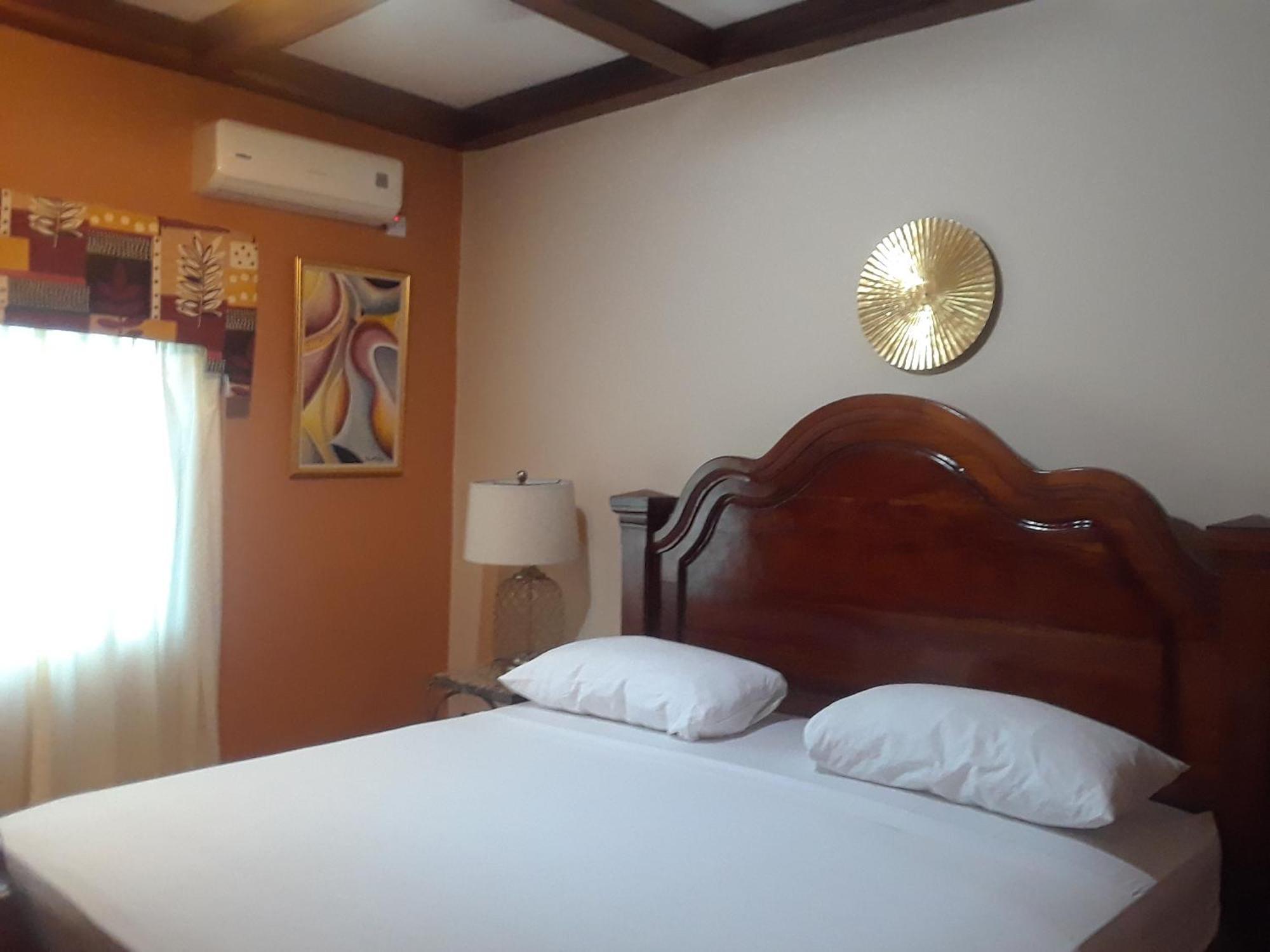 Spanish Dream Hotel Kingston Kamer foto